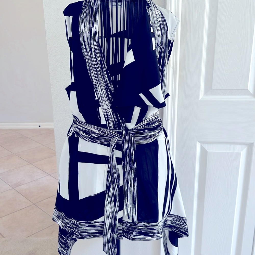Calvin Klein unique top that is a show stopper!